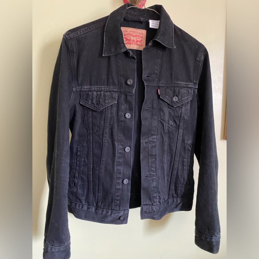 Black Levi’s denim jacket